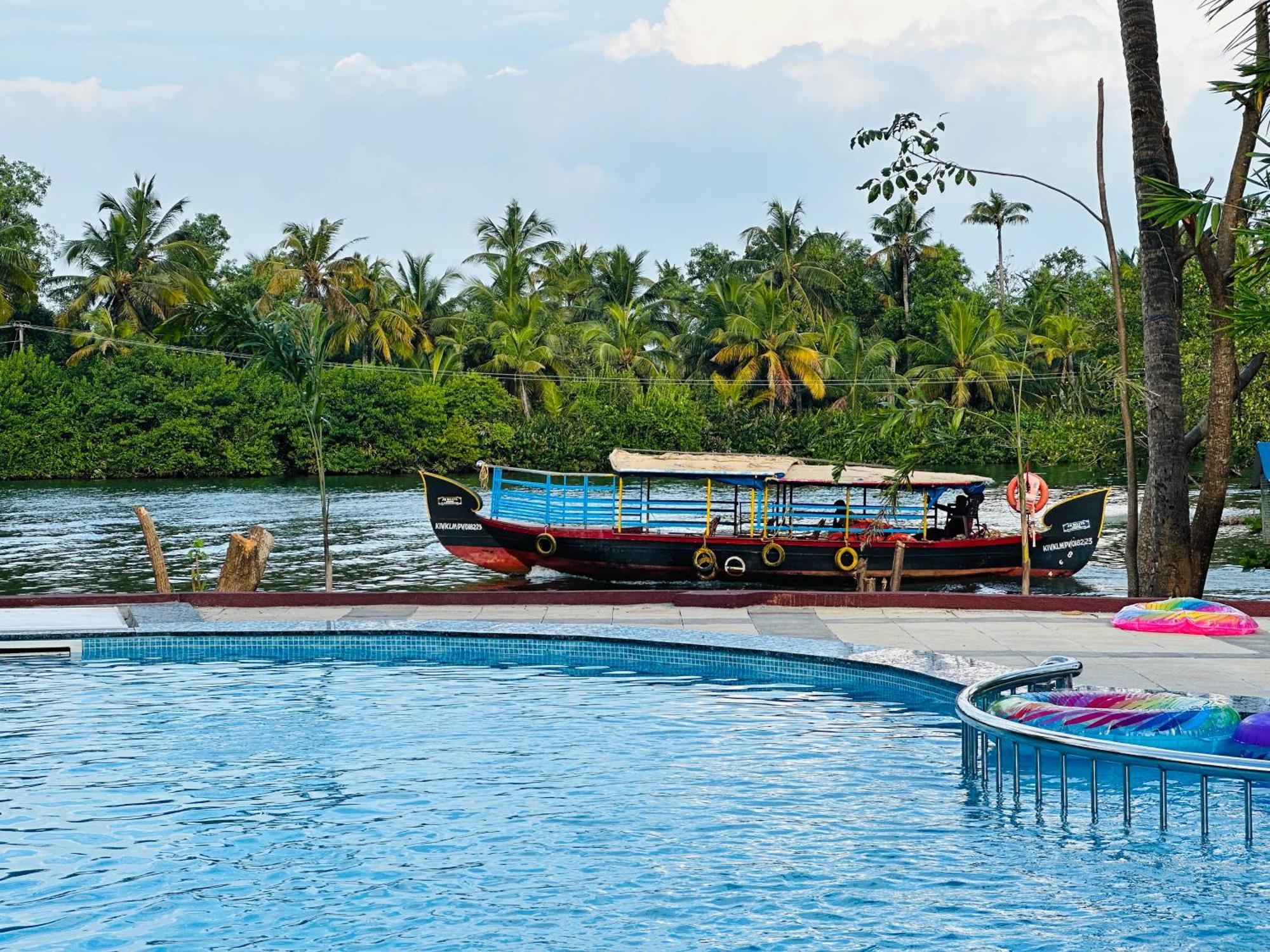 Lake N River Resort Munroe Island Mundrothuruth Dış mekan fotoğraf